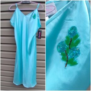 Vintage Bed of Roses 1x Aqua Light Blue Long Nightgown